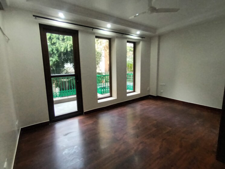 Room, uday park 3 Bedroom 1500 Sq.Ft. Builder Floor In Uday Park Delhi 8274308