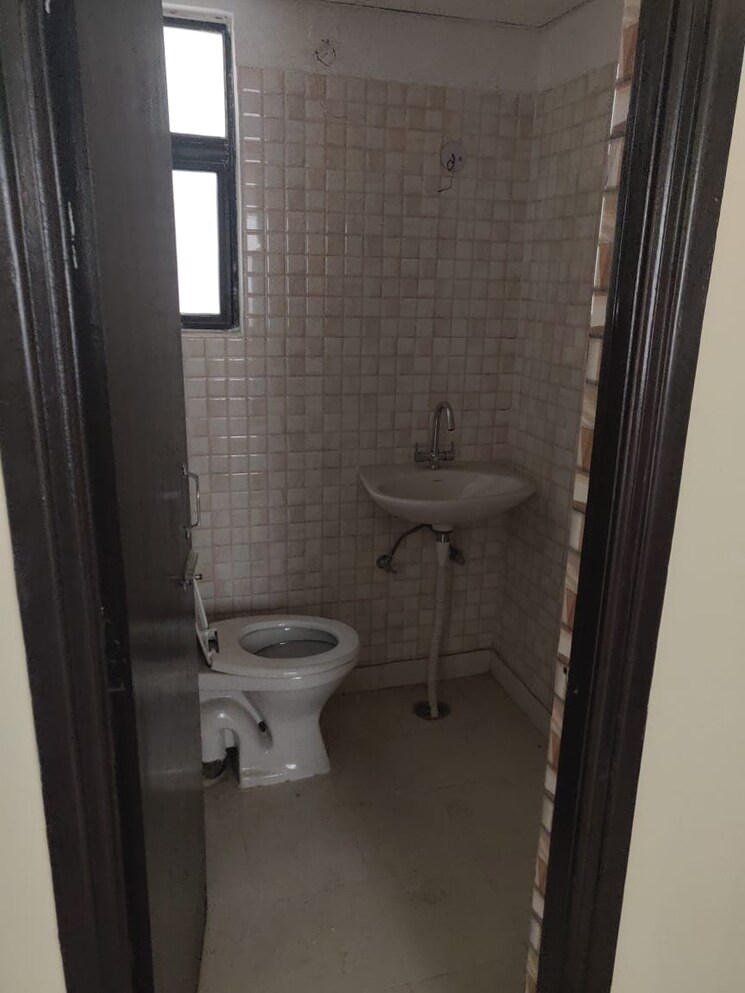 Bathroom, sanchar-residency 3.5 Bedroom 1800 Sq.Ft. Apartment In Raj Nagar Extension Ghaziabad 8274339