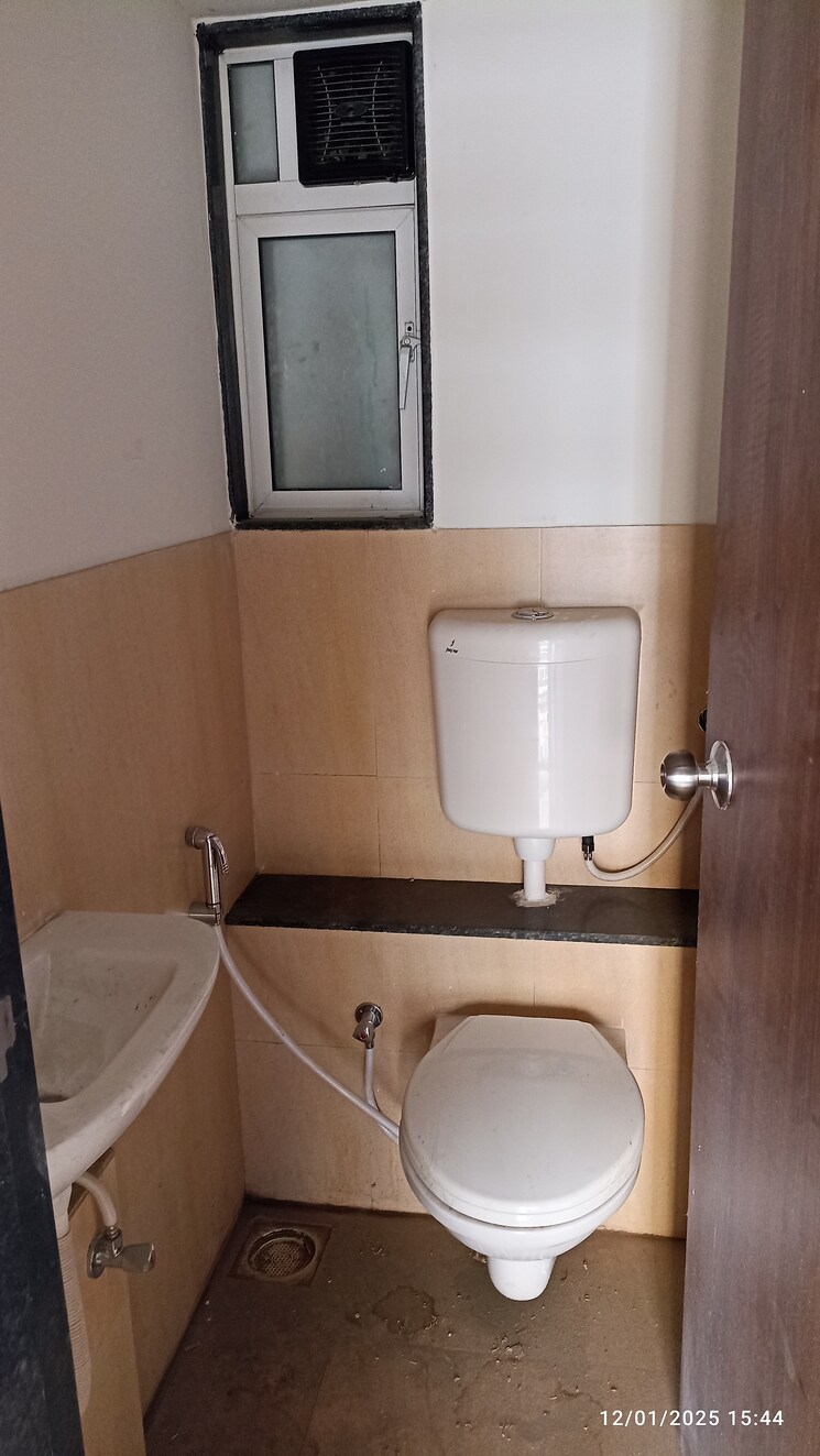 Bathroom, jp-north-aviva 1 Bedroom 450 Sq.Ft. Apartment In Mira Road Thane 8274340