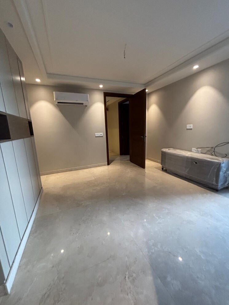 Room, rajouri garden 4 Bedroom 500 Sq.Yd. Builder Floor In Rajouri Garden Delhi 8274499