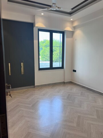 Room in 4 BHK Builder Floor at Adani Samsara Vilasa, Sector 63 – for Sale