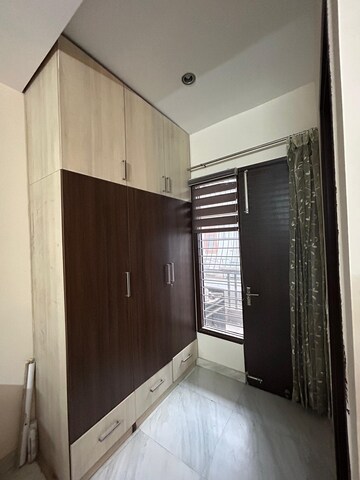 Room in 4 BHK Apartment at Sector 49 – for Sale