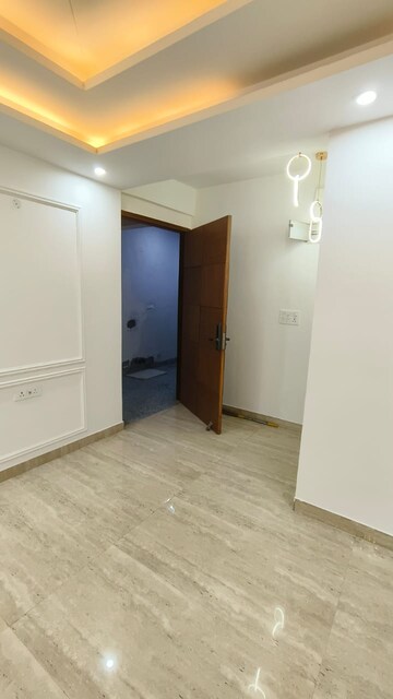 Room in 3 BHK Builder Floor at Chattarpur – for Rent
