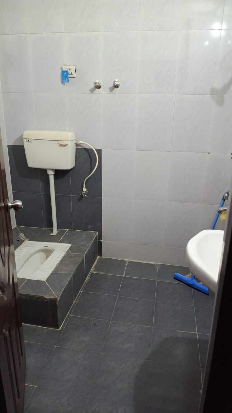 Bathroom, pioneer-araya 4 Bedroom 4690 Sq.Ft. Apartment In Sector 62 Gurgaon 8274663