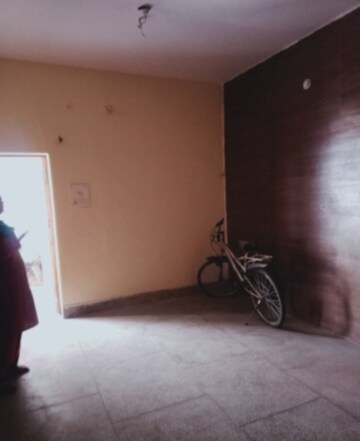 Room in 2 BHK Villa at Aliganj – for Rent