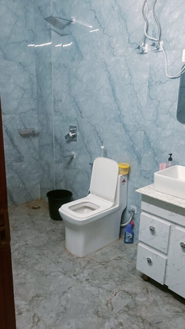 Bathroom in 4 BHK Builder Floor at Ardee Mall, Sector 52 – for Rent