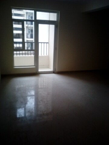 Room in 3 BHK Apartment at Gaur City 2 - 11th Avenue, Sector 16c Greater Noida – for Rent