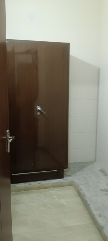 Furnished Amenities in 5 BHK Independent House at Sector 15 – for Rent