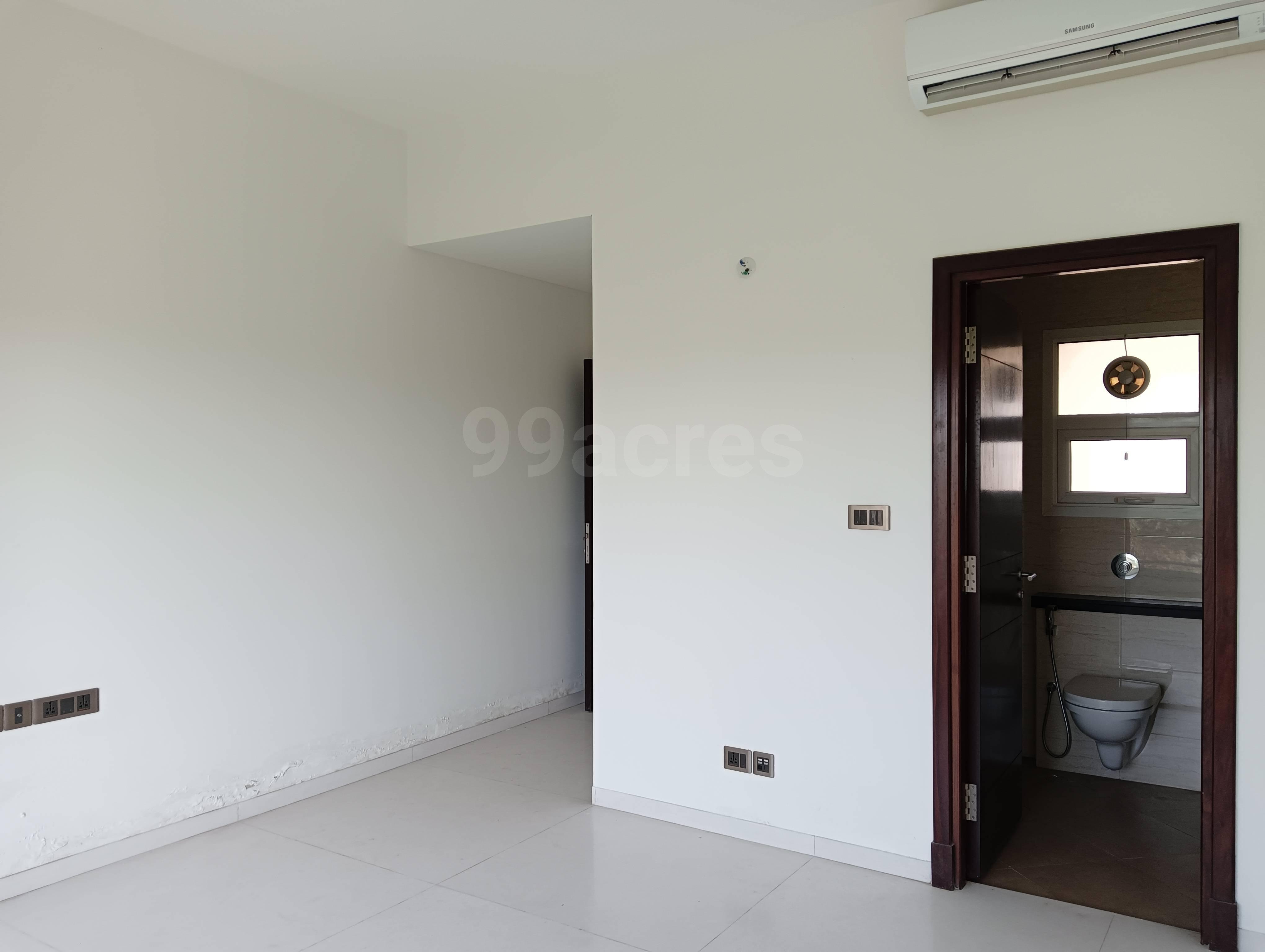 3 BHK + Servant Room Apartment For Sale in DLF The Ultima