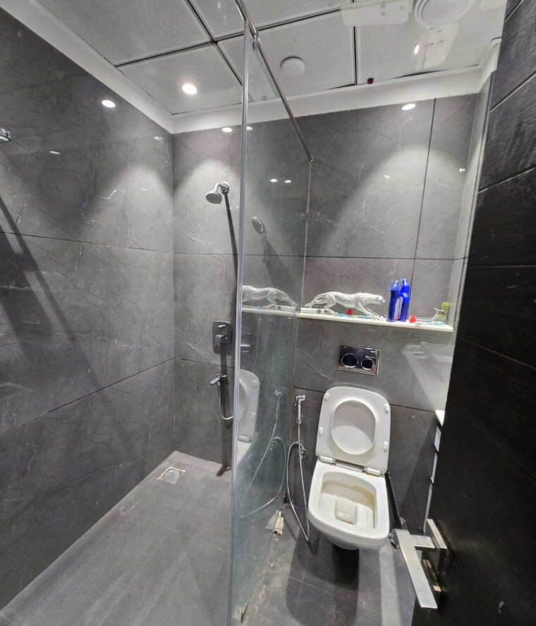 Bathroom, gomti nagar 3 Bedroom 2000 Sq.Ft. Apartment In Gomti Nagar Lucknow 8274896