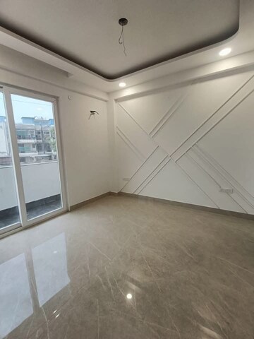 Room in 3 BHK Builder Floor at Saket – for Rent