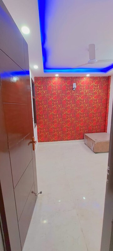 Room in 3 BHK Apartment at Govindpuri – for Rent