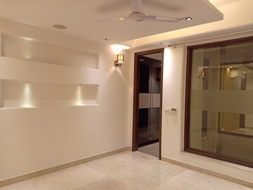 Room in 4 BHK Apartment at Panchsheel Vihar – for Sale
