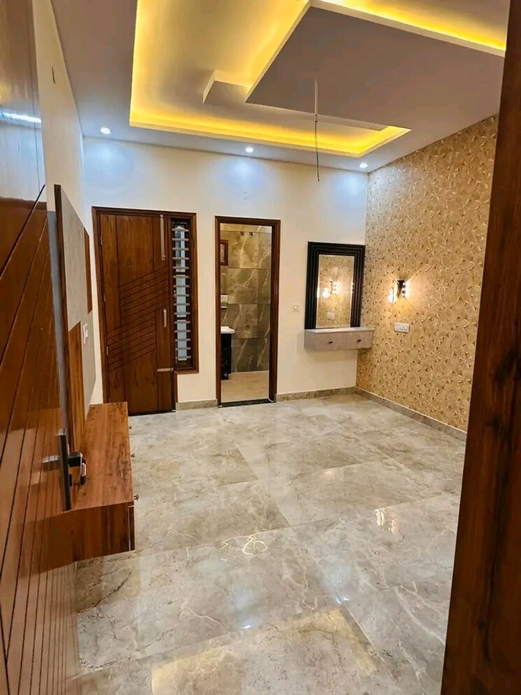 Room, ludhiana chandigarh hwy 2 Bedroom 111 Sq.Yd. Apartment In LudhianA Chandigarh Hwy Mohali 8275250