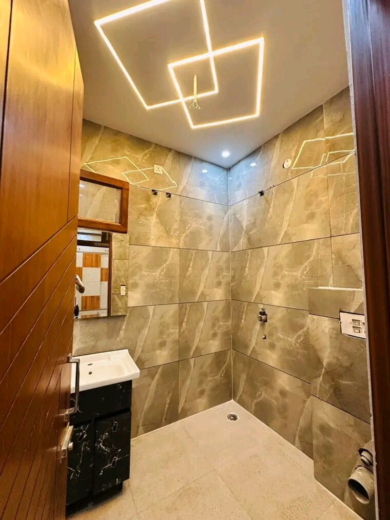 Bathroom, ludhiana chandigarh hwy 2 Bedroom 111 Sq.Yd. Apartment In LudhianA Chandigarh Hwy Mohali 8275250