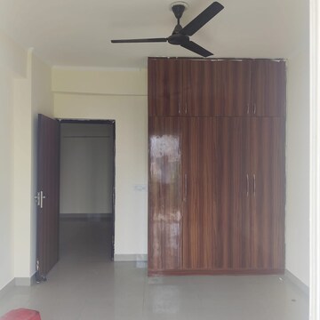 Room in 3 BHK Apartment at Supertech Cape Town, Sector 74 – for Rent
