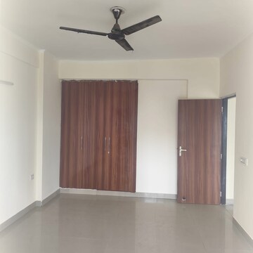 Room in 3 BHK Apartment at Supertech Cape Town, Sector 74 – for Rent