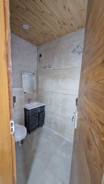Furnished Amenities in 3 BHK Builder Floor at Gms Road – for Rent