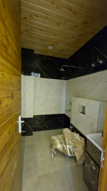 Master Bedroom in 3 BHK Builder Floor at Gms Road – for Rent
