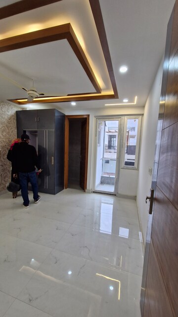 Master Bedroom in 3 BHK Builder Floor at Gms Road – for Rent