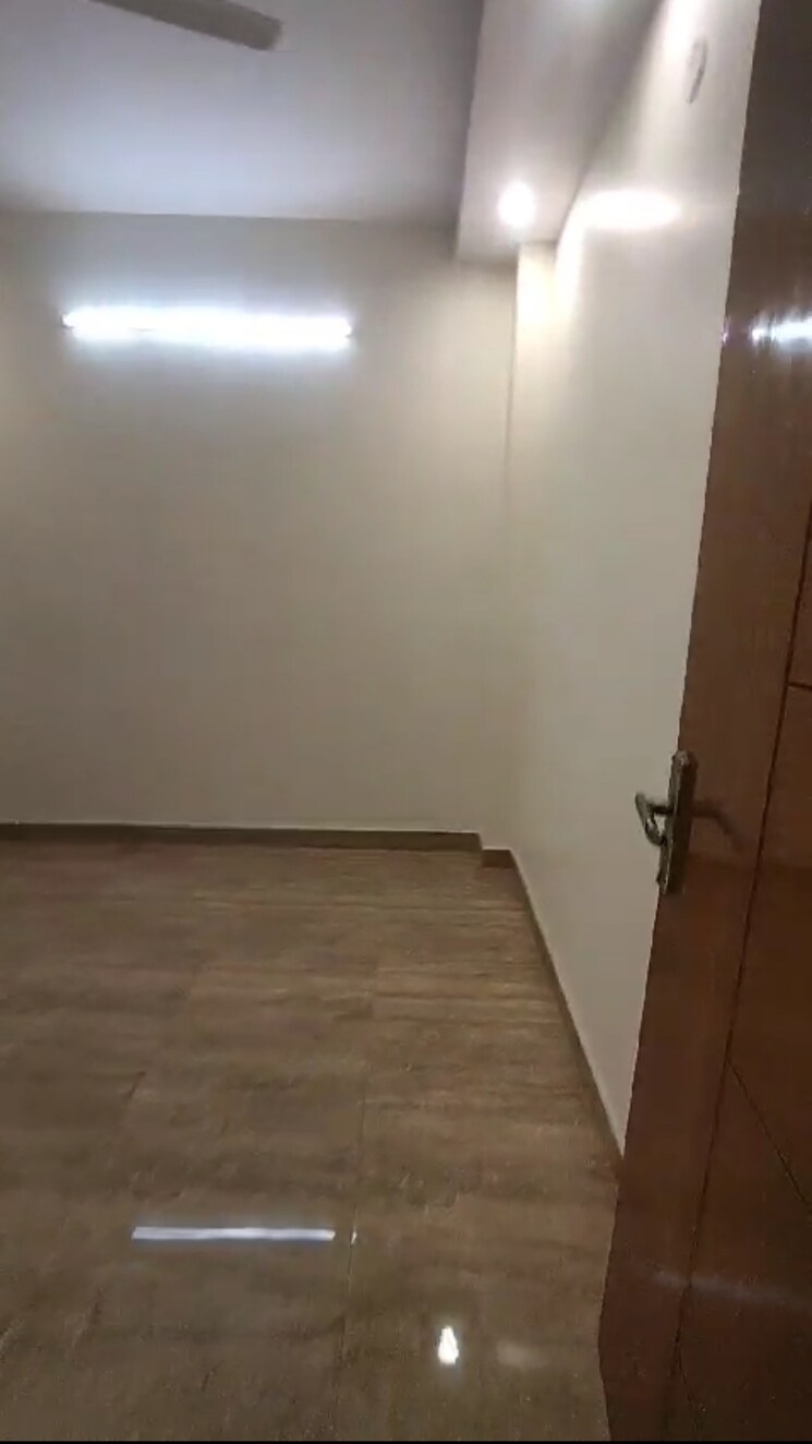 Room, govindpuri 3 Bedroom 900 Sq.Ft. Builder Floor In Govindpuri Delhi 8275333