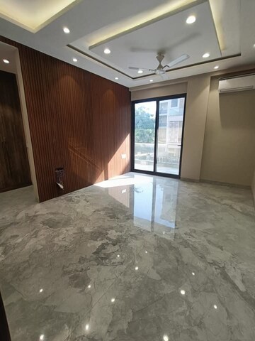 Room in 4 BHK Builder Floor at Saket – for Rent