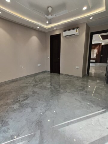 Room in 4 BHK Builder Floor at Saket – for Rent