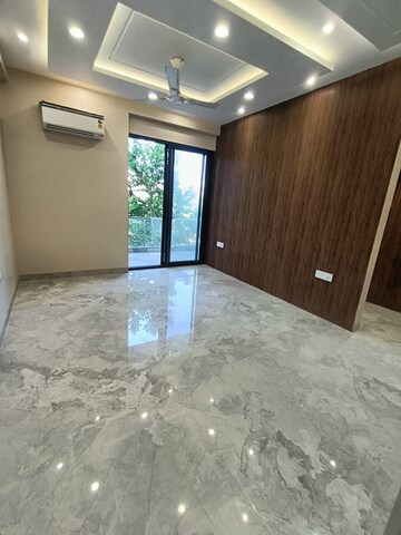 Room in 4 BHK Builder Floor at Saket – for Rent