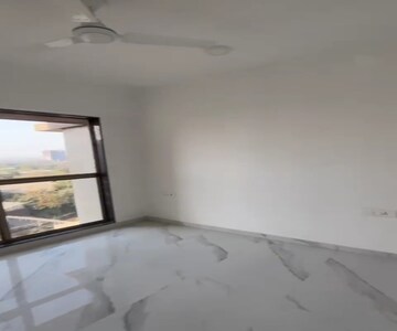 Room in 4 BHK Apartment at Matunga East – for Rent