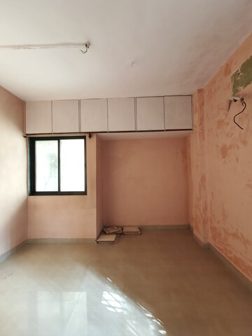Room in 2 BHK Apartment at Dadlani Park, Majiwada – for Rent