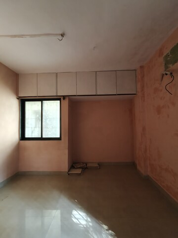 Room in 2 BHK Apartment at Dadlani Park, Majiwada – for Rent
