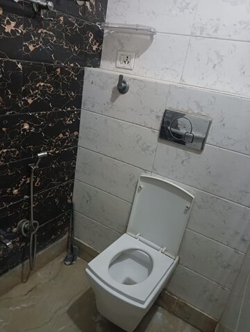 Master Bedroom in 2 BHK Builder Floor at Dwarka Mor – for Rent