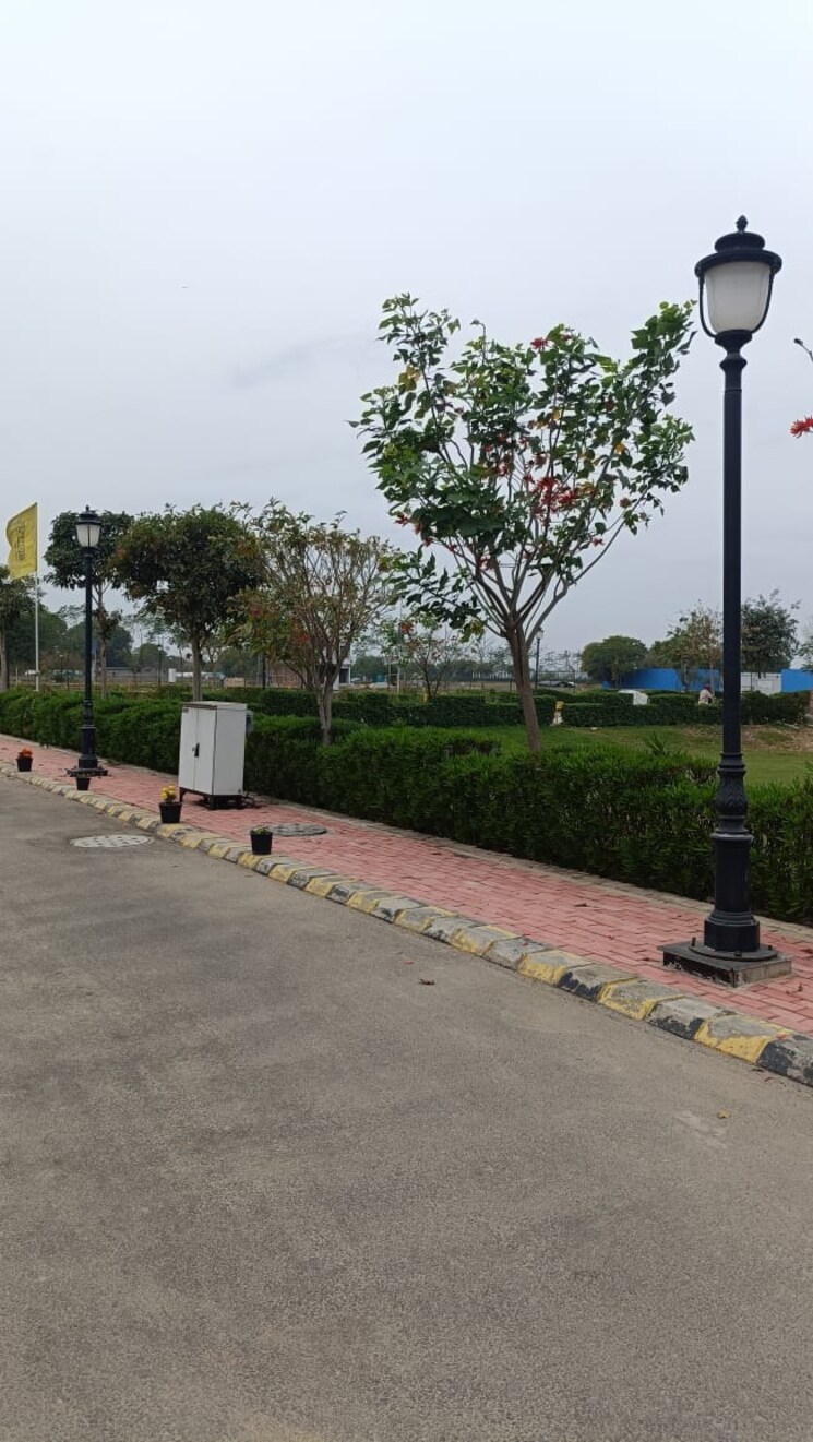 Garden, omaxe-city-omaxe-heights  135 Sq.Yd. Plot In Sector 97 Faridabad 8275421