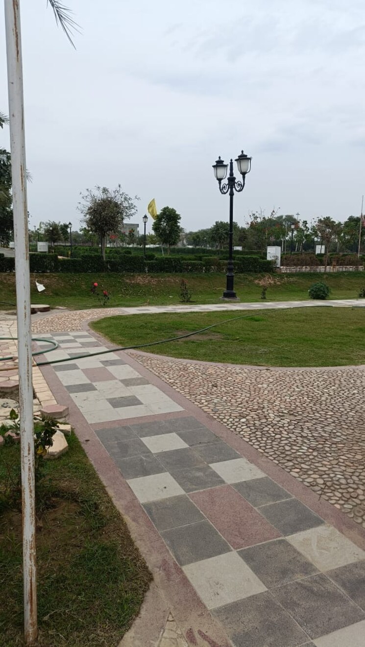 Garden, omaxe-city-omaxe-heights  135 Sq.Yd. Plot In Sector 97 Faridabad 8275421