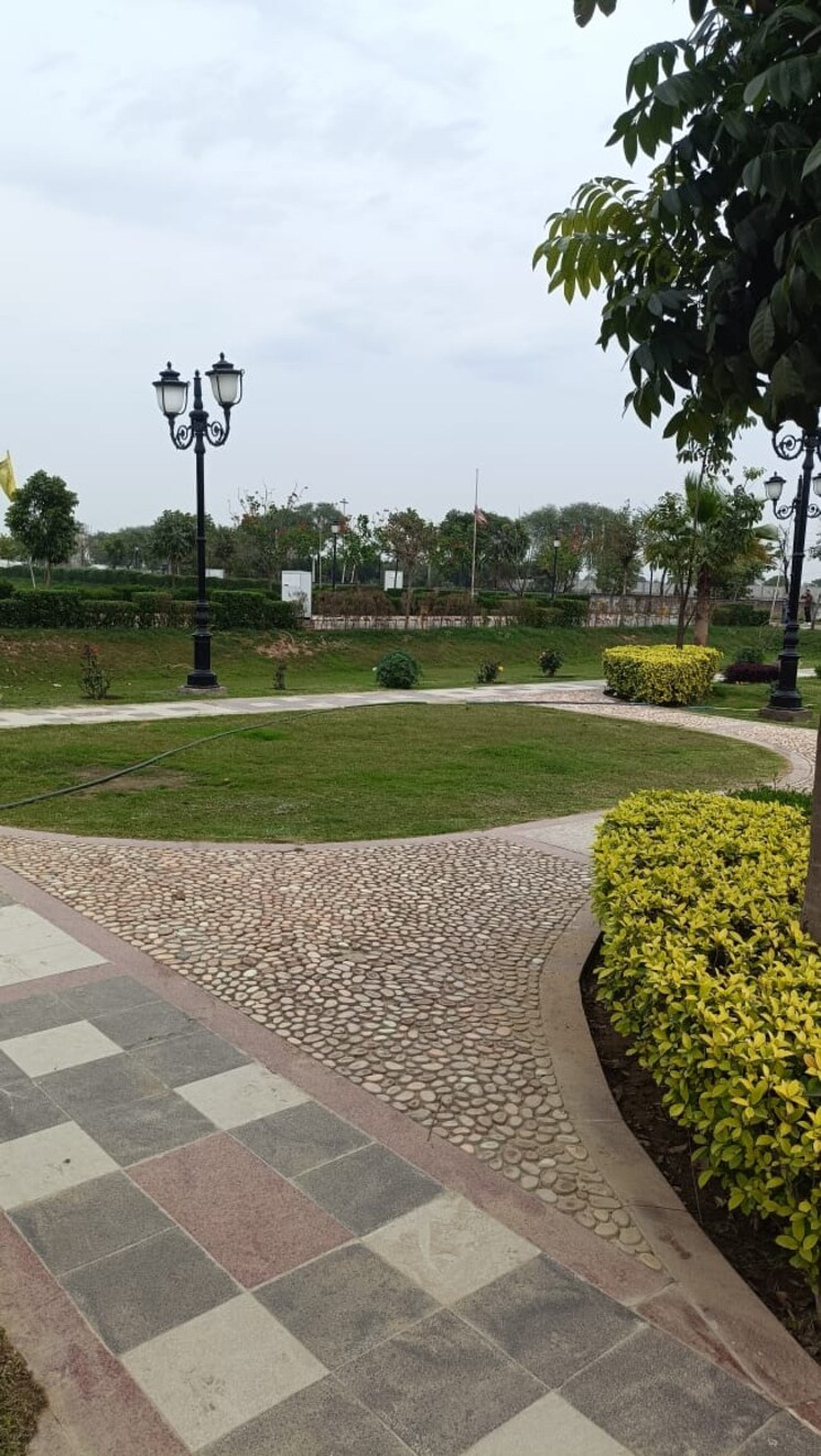 Garden, omaxe-city-omaxe-heights  135 Sq.Yd. Plot In Sector 97 Faridabad 8275421