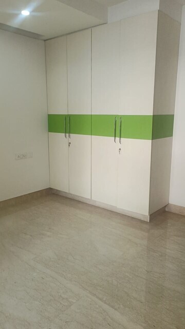 Room in 3 BHK Builder Floor at Defence Colony – for Rent