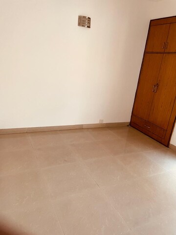 Room in 3.5 BHK Builder Floor at Vipul World Floors, Sector 48 – for Sale