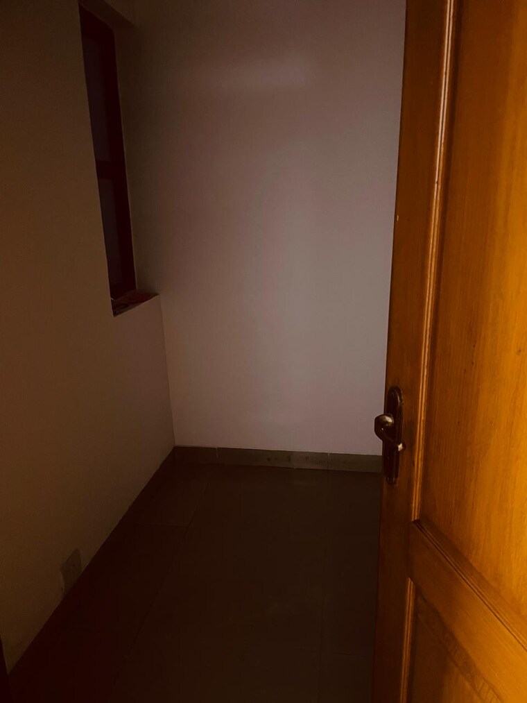 Room, vipul-world-floors 3.5 Bedroom 300 Sq.Yd. Builder Floor In Sector 48 Gurgaon 8275545