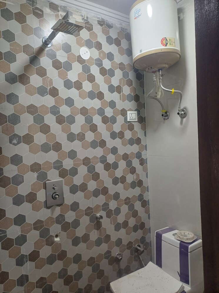 Bathroom, govindpuri 1 Bedroom 500 Sq.Ft. Builder Floor In Govindpuri Delhi 8275616