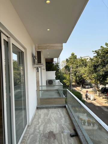 Balcony in 3 BHK Builder Floor at DLF Moulsari Arcade, Sector 24 – for Rent