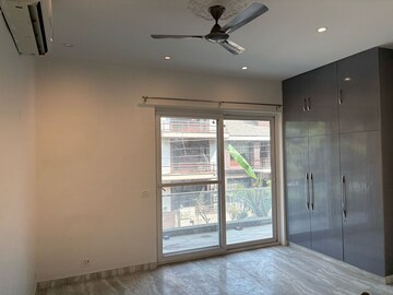 Room in 3 BHK Builder Floor at DLF Moulsari Arcade, Sector 24 – for Rent