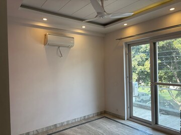 Room in 3 BHK Builder Floor at DLF Moulsari Arcade, Sector 24 – for Rent