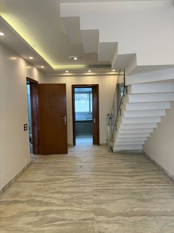 Room in 3 BHK Builder Floor at DLF Moulsari Arcade, Sector 24 – for Rent