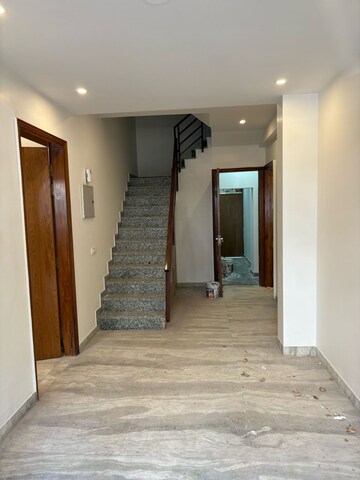 Building Lobby in 3 BHK Builder Floor at DLF Moulsari Arcade, Sector 24 – for Rent