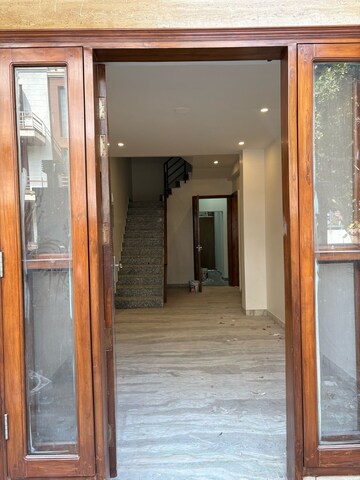 Building Lobby in 3 BHK Builder Floor at DLF Moulsari Arcade, Sector 24 – for Rent