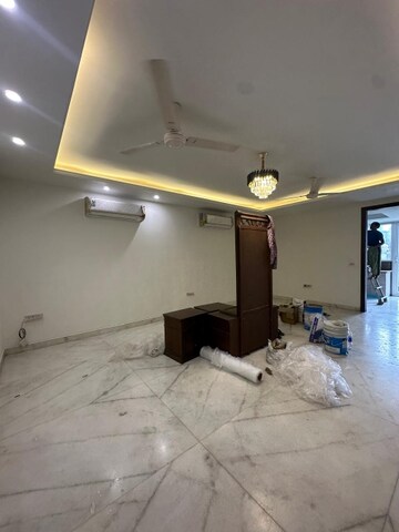 Parking in 3 BHK Builder Floor at Paschim Vihar – for Rent