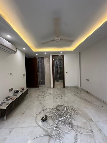 Room in 3 BHK Builder Floor at Paschim Vihar – for Rent