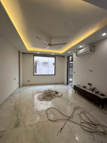 Room in 3 BHK Builder Floor at Paschim Vihar – for Rent