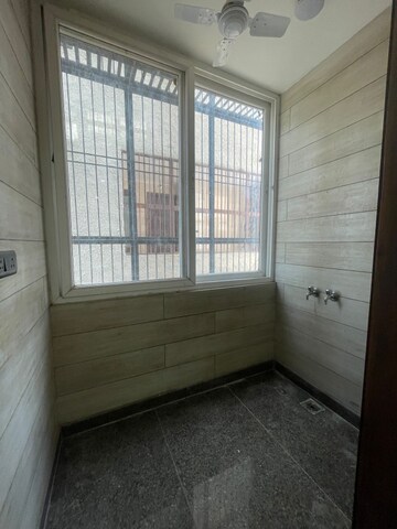 Room in 2 BHK Builder Floor at Paschim Vihar – for Rent