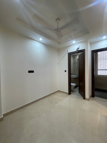 Room in 2 BHK Builder Floor at Paschim Vihar – for Rent